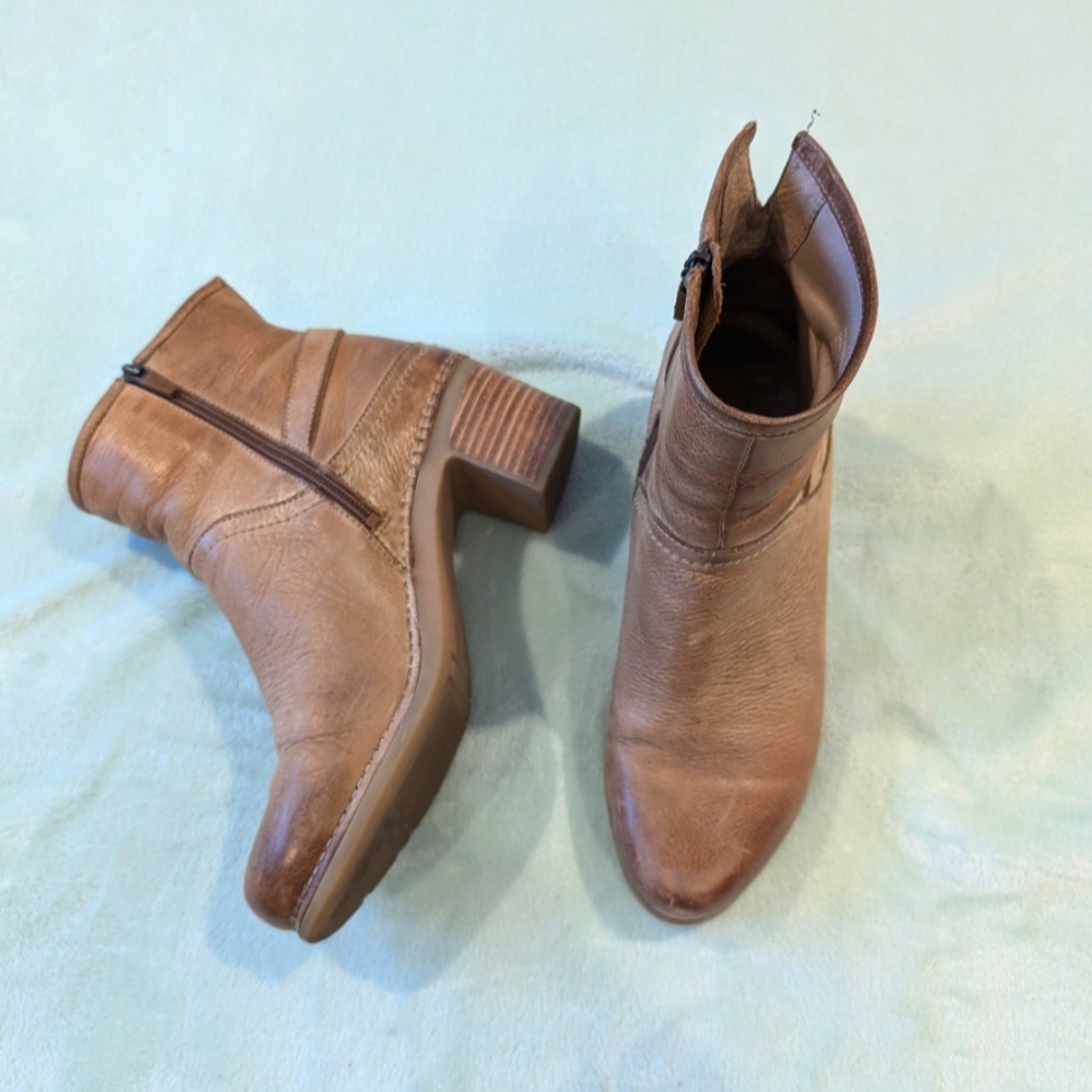 Dansko Heeled Booties - 40 - Honey